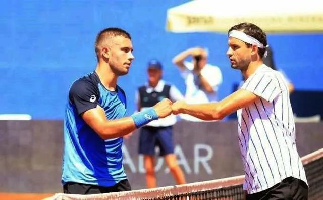 在他的组织 在他的组织